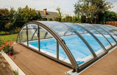 Le store double pente : une solution &eacute;l&eacute;gante pour votre terrasse